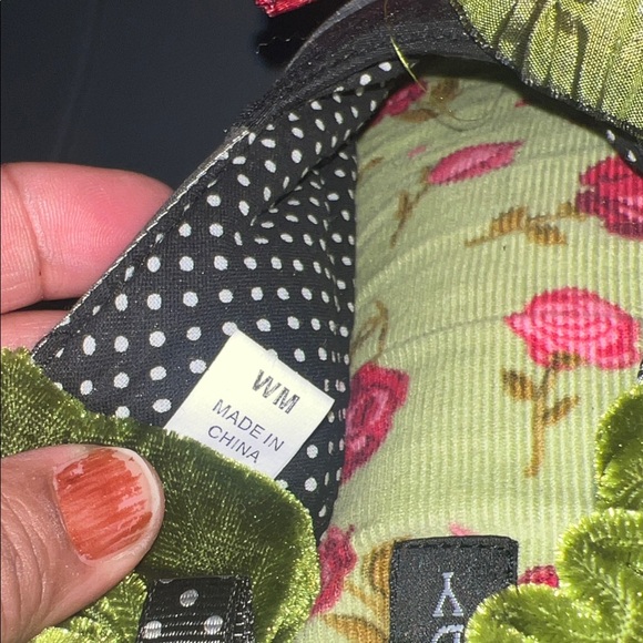 Women's Goody Goody Floral Slippers - Picture 5 of 9